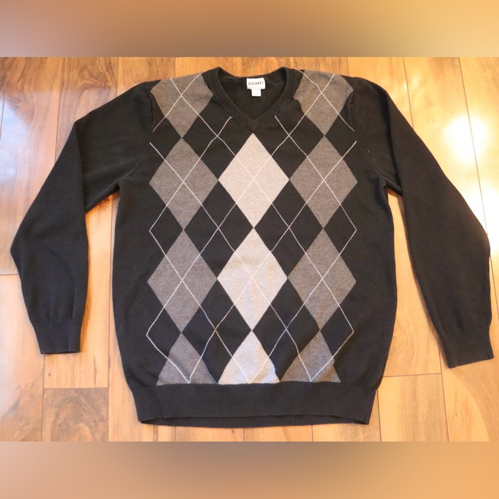 Old Navy Black & Gray Argyle V-Neck Sweater